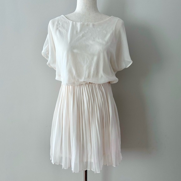 Lush Dresses & Skirts - Lush Women's Short Sleeved Pleated Skirt Dress